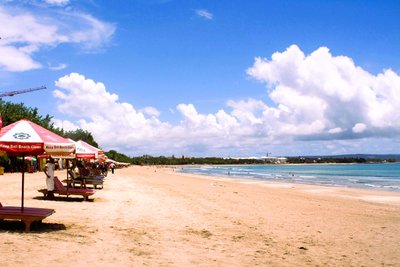 Kuta Beach Bali - ideal für Surfer und junge Reisende