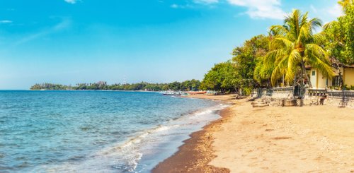 Strand von Lovina im Norden von Bali