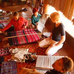 zu Besuch bei den Frauen im Dorf Südlaos