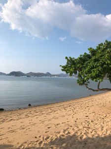 Ausblick vom Hotel auf die Boote im Hafen von Labuan Bajo auf Flores