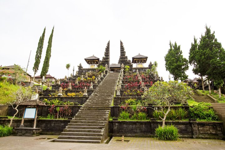 Besakih Tempel Bali - größte hinduistische Tempelanlage der Insel mit 25 Tempeln am Hang des Mount Agung