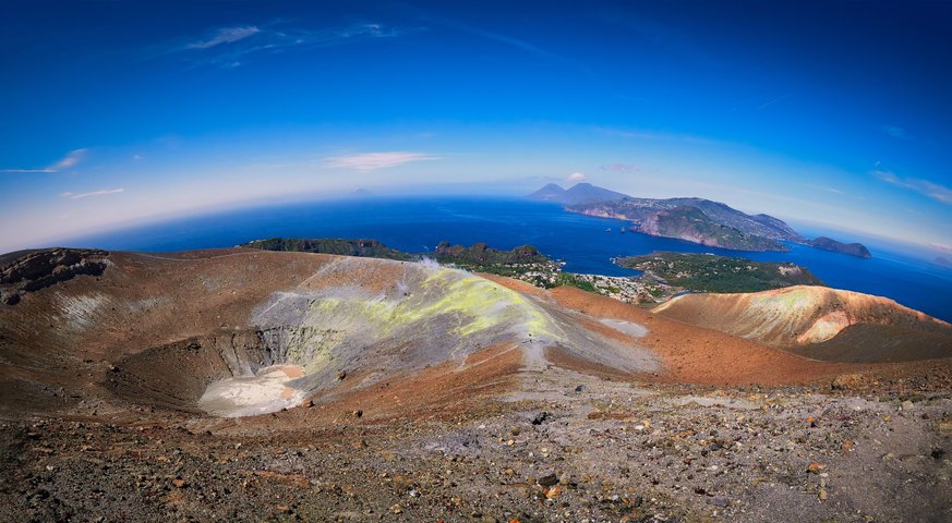 beeindruckende Kraterlandschaft auf Vulcano