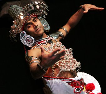 Tänzer Perahera Fest Kandy Sri Lanka