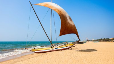 Katamaran am Strand von Negombo Sri Lanka