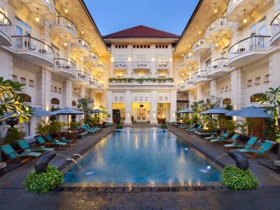 Poolbereich The Phoenix Yogyakarta