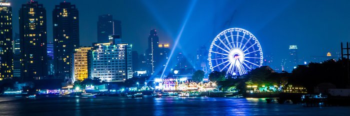 Asiatique the Riverfront am Flussufer in Bangkok bei Nacht