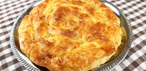 lokale Spezialität Banitsa - wir lernen die Zubereitung mit den Dorffrauen