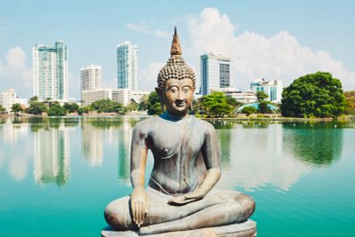 Colombo - Beira Lake, Seema Malaka Temple und moderne Skyline 