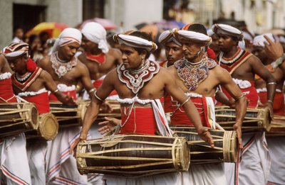 Trommler bei Perahera Fest Sri Lanka