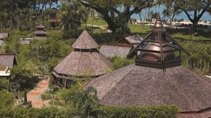 Penang Shangri La Rasa Sayang Blick aus dem Garten auf den Strand