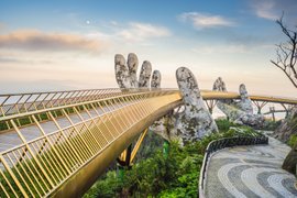 Goldene Brücke in den Ba Na Hills Zentralvietnam - eines der neuen Highlights einer Vietnamreise
