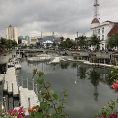 am großen Kanal in Jakarta Java