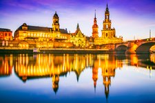 Abendstimmung Dresden am Ufer der Elbe