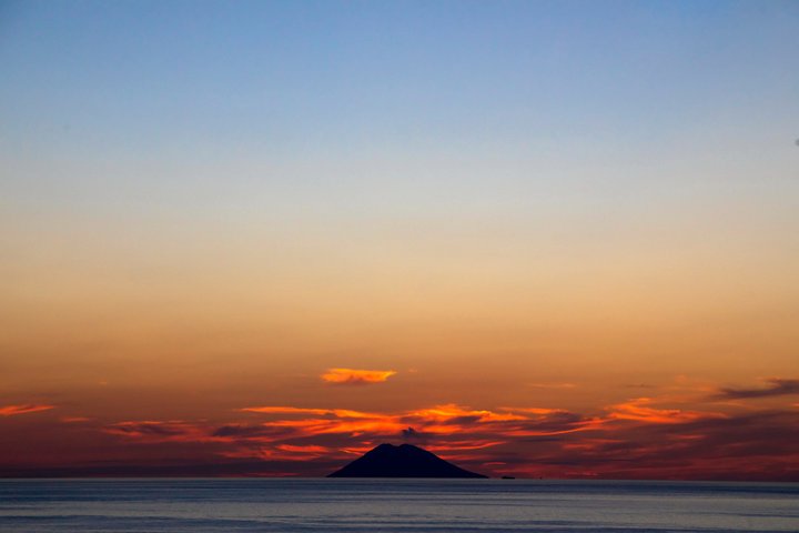 traumhafte Sonnenuntergänge auf den äolischen Inseln