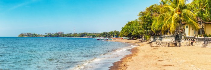 Strand von Lovina im Norden von Bali