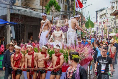 Songkran Parade in Lampang mit Salung Luang ("große Wasserschüssel")