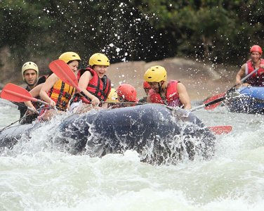 Wildwasserrafting am Kelani River