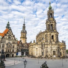 Dresden Residenzschloss mit gruenes Gewoelbe und Katholische Hofkirche