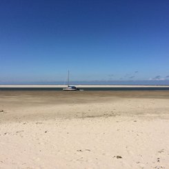 Boot am Strand von Spiekeroog © www.ostfriesland.travel