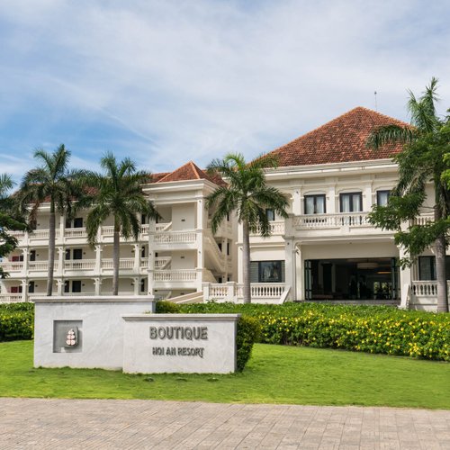 Boutique Hoi An Resort Eingangsbereich mit Wiese