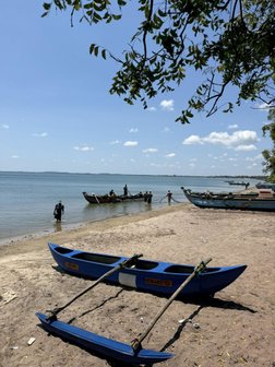 Fischerboote an der Ostküste von Sri Lanka