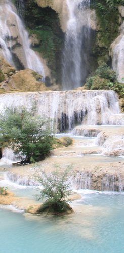 Kuang Si Wasserfälle bei Luang Prabang türkisblaue Wasserbecken