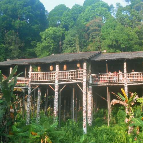Langhaus der Iban Malaysia Sarawak auf Borneo