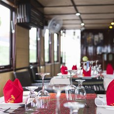 RV Toum Tiou II Restaurant an Bord des Kreuzfahrtschiffes