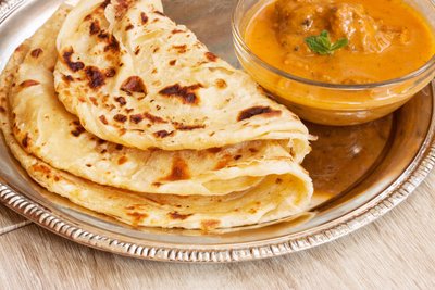 typisches Essen in Malaysia - Fladenbrot Roti Canai 