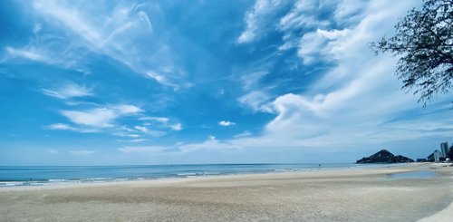 Hua Hin Strand Monkey Mountain im Hintergrund