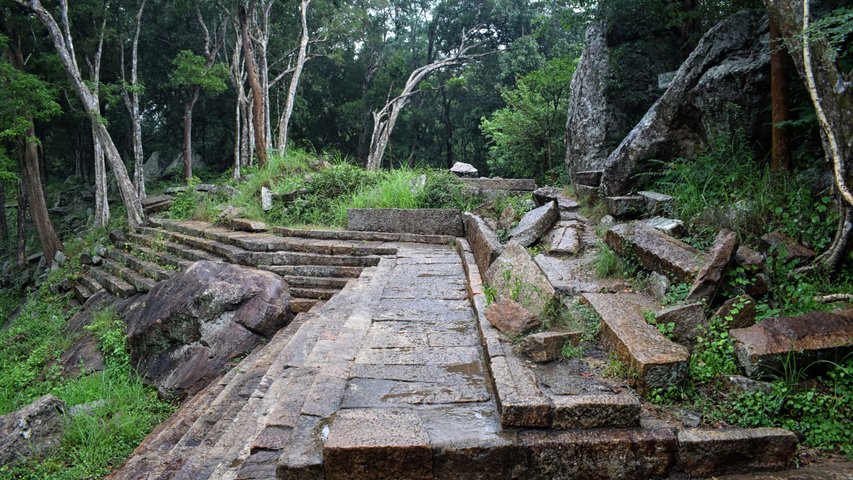 Ruinen des Waldkloster Ritigala Sri Lanka - spannende Stätten abseits üblicher Pfade
