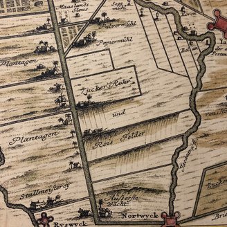 historische Landkarte aus der Kolonialzeit im Flur des Café Rode Winkel in Jakarta am großen Kanal