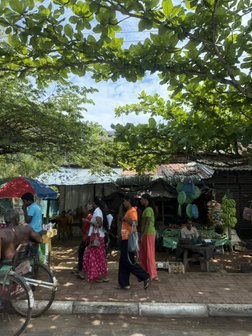 das Leben spielt sich auf der Straße ab