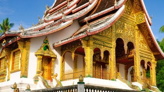 typische Tempelarchitektur in Luang Prabang. Fachkundige Reiseleiter bei Laos Gruppenreisen zeigen Ihnen die wichtigsten Highlights.