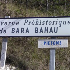 Wegweiser zur Höhle von Barra Bahau