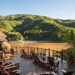 Entspanntes Laos - Ausblick auf den Mekong vom Restaurant der Luangsay Lodge