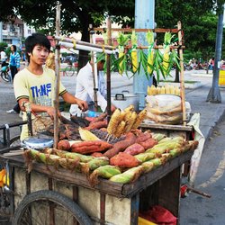 Saigon Straßenstand mit Obst und Gemüse