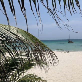 Crystal Beach - von den Beachbars entspannte Aussicht auf einen der Traumstrände Thailands Crystal Beach - von den Beachbars entspannte Aussicht auf einen der Traumstrände Thailands