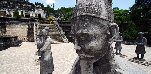 Hue Grabmal von Khai Dinh - die ehemalige Kaiserstadt ist UNESCO Welterbe und Fixpunnkt einer Vietnamreise
