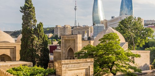 Baku Altstadt und Flame Towers