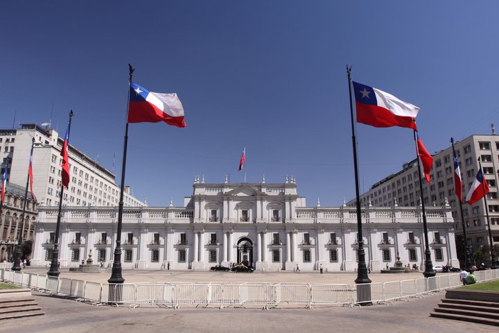 Der Präsidentenpalast, genannt La Moneda ist die ehemalige Münzanstalt von Santiago de Chile und Teil jeder Stadtbesichtigung