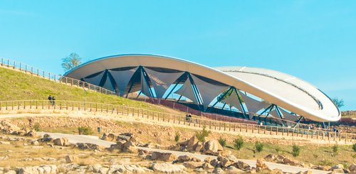 Goebeklitepe mit neuer Ueberdachung der Ausgrabung
