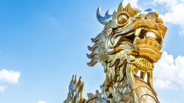Vietnam, das Land der Drachen. Auf einer Vietnam Gruppenreise entdecken Sie sicherlich einige Drachenstatuen!