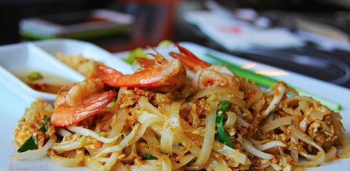 Pad Thai | typisches lokales Essen mittags und abends bei der Flusskreuzfahrt RV River Kwai