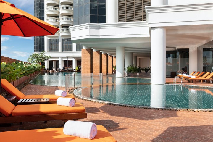 Lebua State Tower Swimming Pool Bangkok