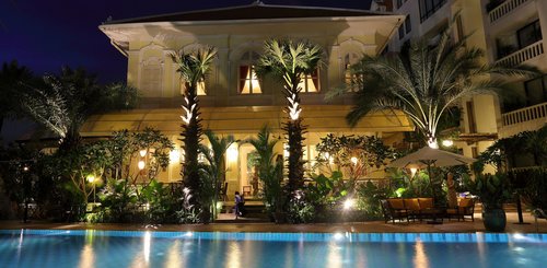 Palace Gate Hotel & Resort Phnom Penh Restaurant Pool