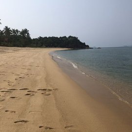 Maenam Beach - sonnengelber Sandstrand auf Koh Samui - immer entspannt und ruhiger