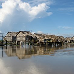 Leben am Tonle Sap Dorfhäuser auf Stelzen