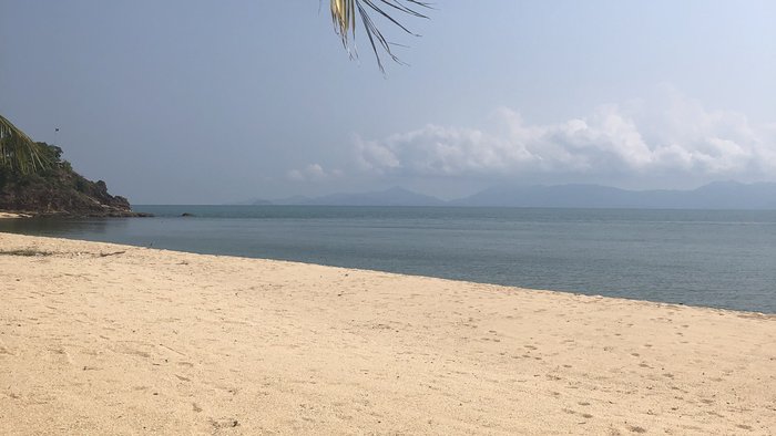 Maenam Beach - entspannter goldgelber Sandstrand auf Koh Samui in Thailand
