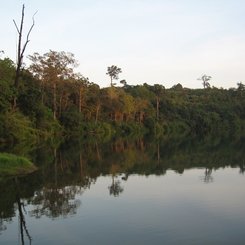 Yeak Laom vulkanischer See bei Banlung Ratanakiri Kambodscha